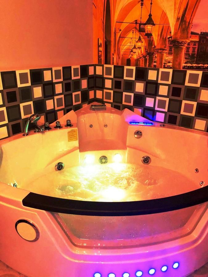 Отели типа «постель и завтрак» UNDERGROUND Jacuzzi Rooms Краков-28